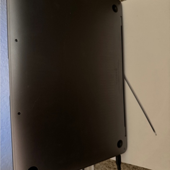 Apple MacBook Pro - Picture 3 of 3